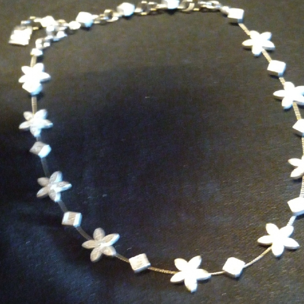 Nine West Elegant Silver Floral Necklace